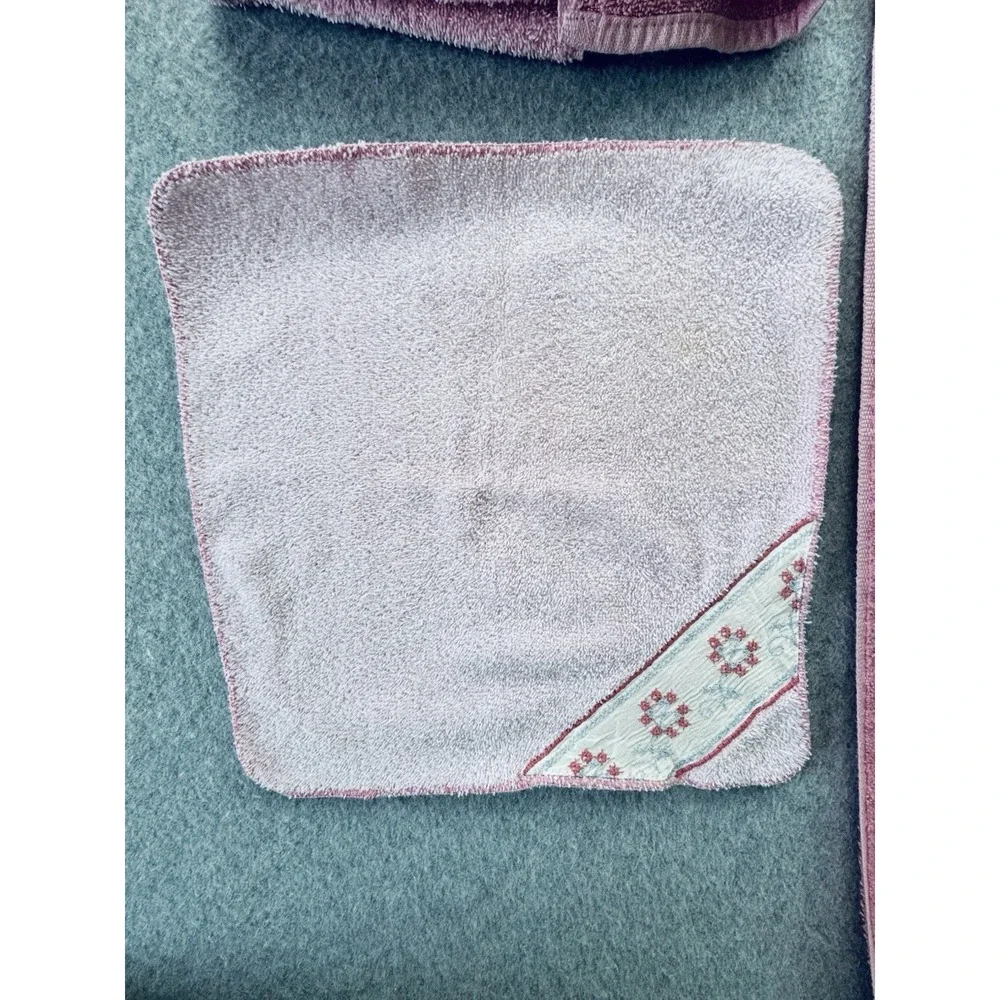 Vintage Letters Inc Bath‎ Towels & Washcloths Pink Satin Embroidered Trim Floral